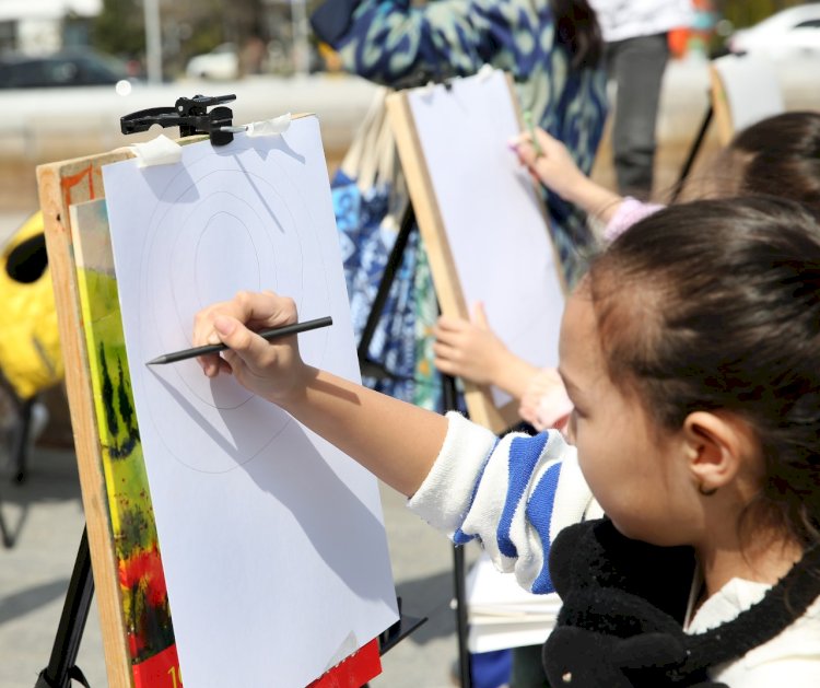 Алматылық жүз жас суретші бір мезетте ауқымды шығармашылық акцияға қатысты