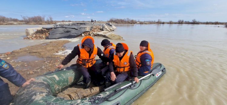 Кейбір өңірлерде өзендерде  мұз жару жұмыстары жүргізілуде