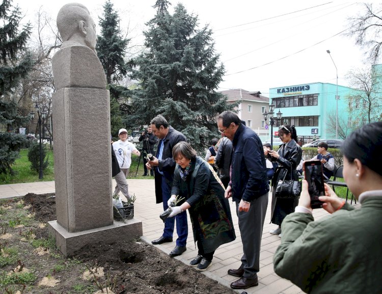 Ұлт Ұстазы Ахмет Байтұрсынұлының музей-үйі ауласында көшет отырғызылды