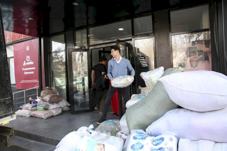 Алматыдан су тасқынынан зардап шеккен Атырау облысына 30 тоннадан астам гуманитарлық көмек жөнелтілді