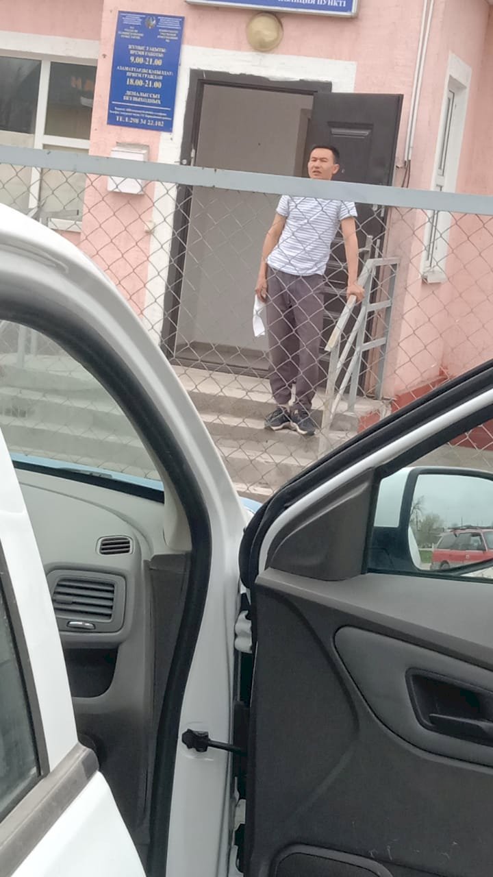 Пышақ ұстап ауылдың тынышын кетірген адам қолға түсті