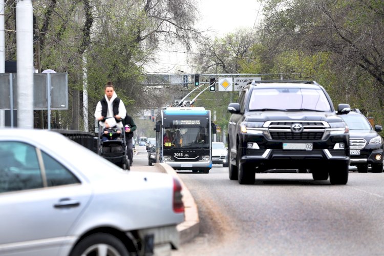 Күндіз көліктің жарығын жақпаған жүргізушілерге енді айыппұл салынбайды