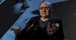 Алматыда әскери қызметшілер 99 жасқа келген соғыс ардагерін құттықтады