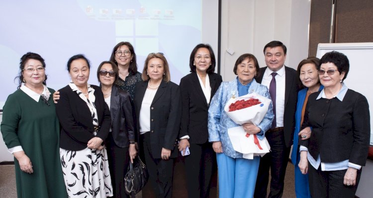 ҚР Онкогематологиялық қызметтің негізін қалаушы Гиппократ орденімен марапатталды