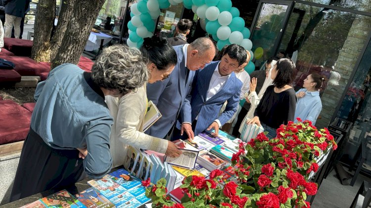 «Кофе іше отырып кітап оқыңыз!»