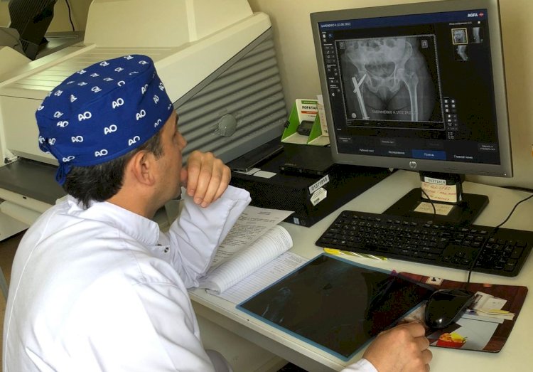 Алматылық травматологтар 92 жасар Украина азаматын аяғына тұрғызды