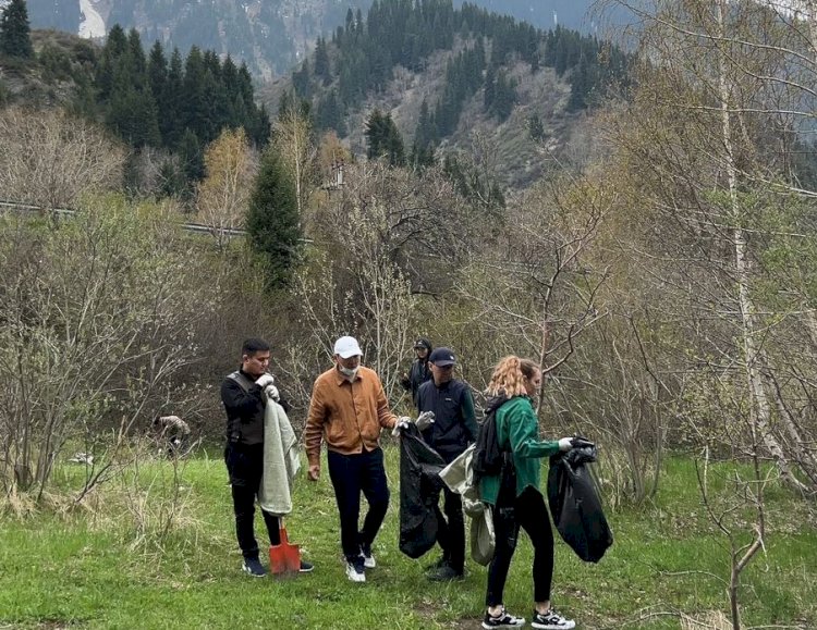 Алматыда «Таудағы тазалық: қоқыстарды жинап, тегін түскі ас алыңыз» атты экоакция өтті