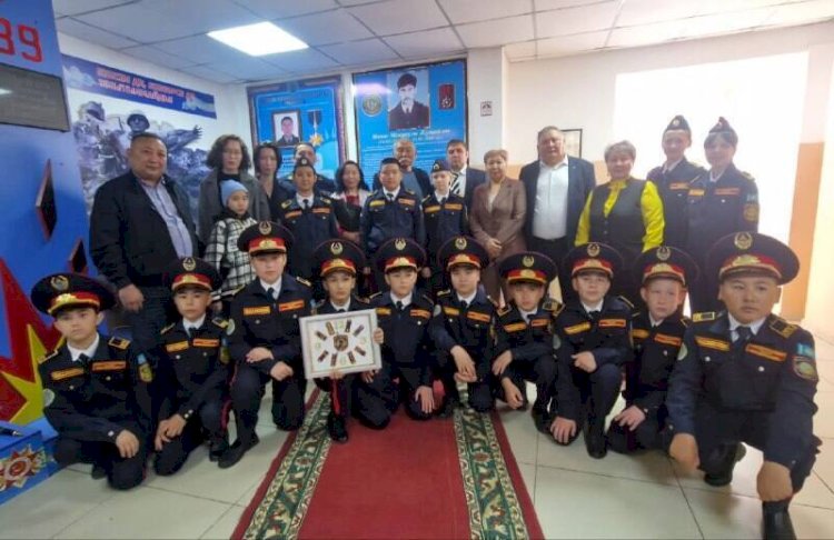 Алматы облысында қызмет бабында қаза тапқан полицейдің құрметіне мемориалдық тақта ашылды