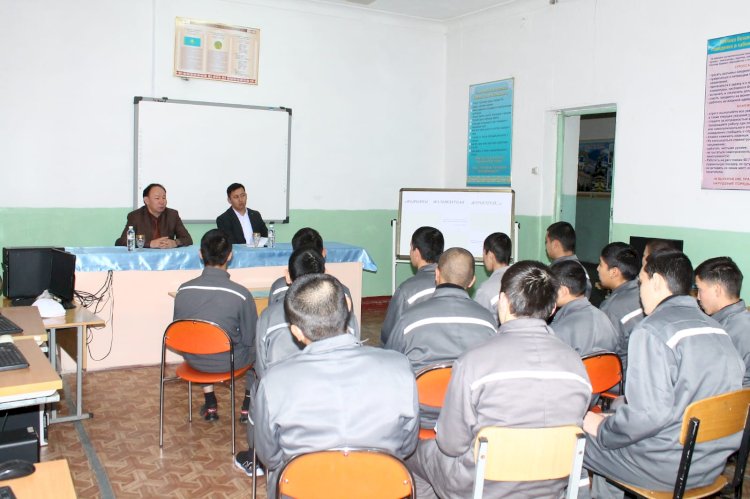 Жазалы бозбалалар ақынмен кездесті