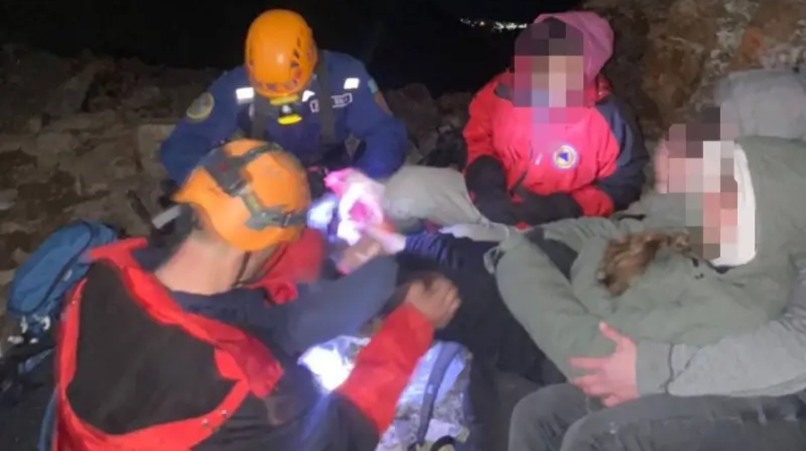 Шымбұлақ шыңына шығып, науқастанып қалған туриске құтқарушылар көмекке келді