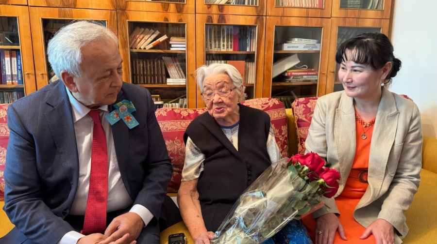 Қалам мен қаруды қатар ұстаған қаламгерлер