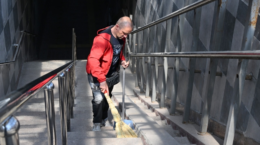 Бір айда Алматыда барлығы 10 мың жол белгісі, 470 бағдаршам, 15 мың орындық жуылып, боялды