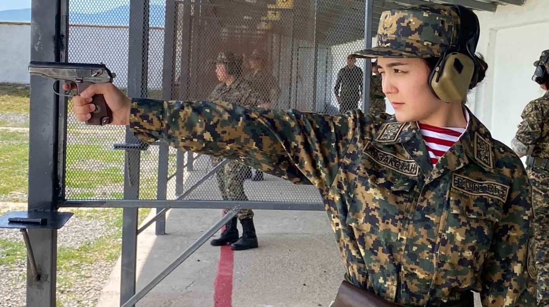 Әйел әскери қызметшілер де мергендік шеберлігін көрсетті