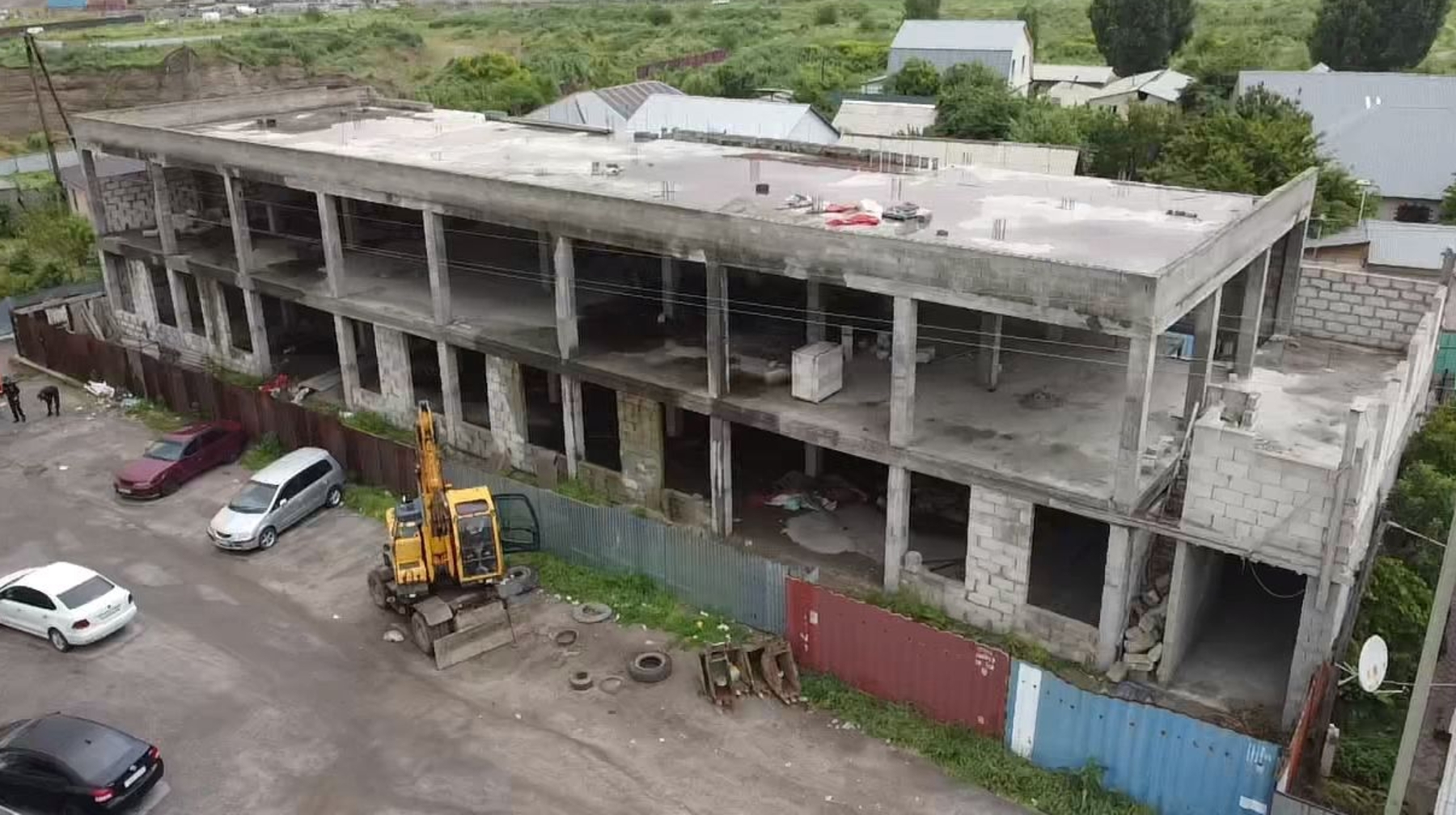 Алматыда кезекті құрылыс нысаны бұзылды