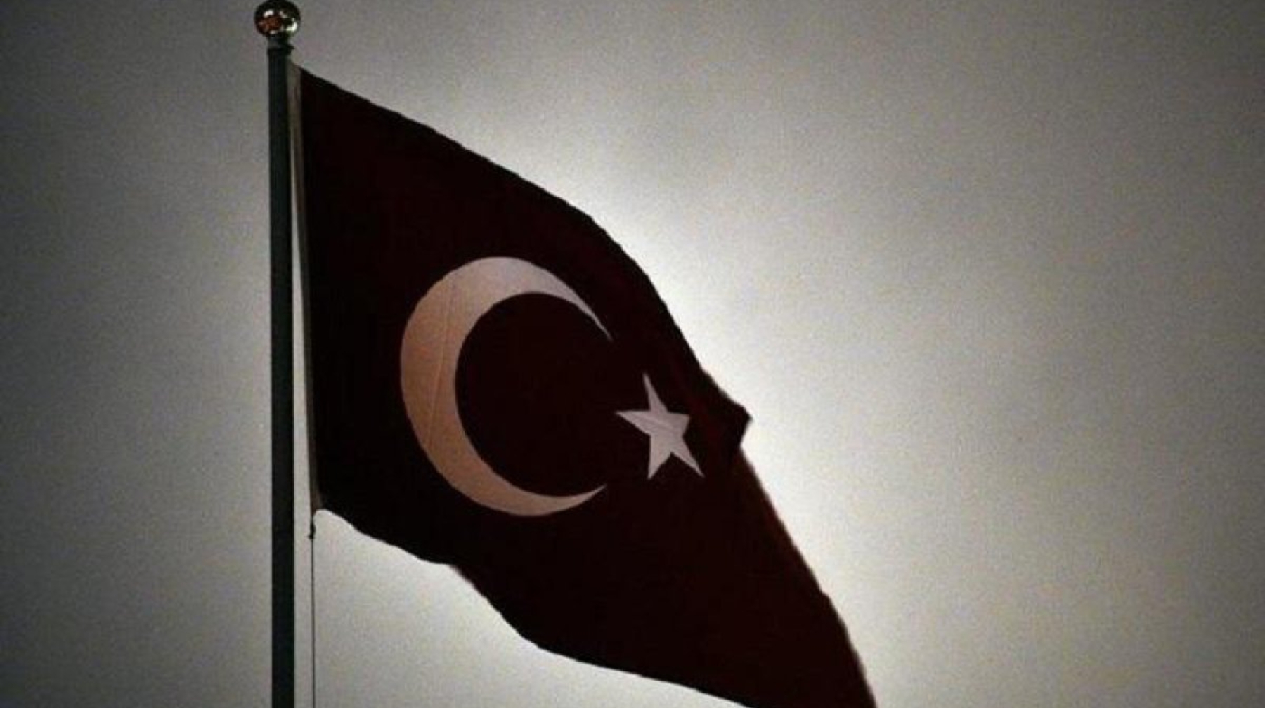 Түркия туы төмен түсіріледі