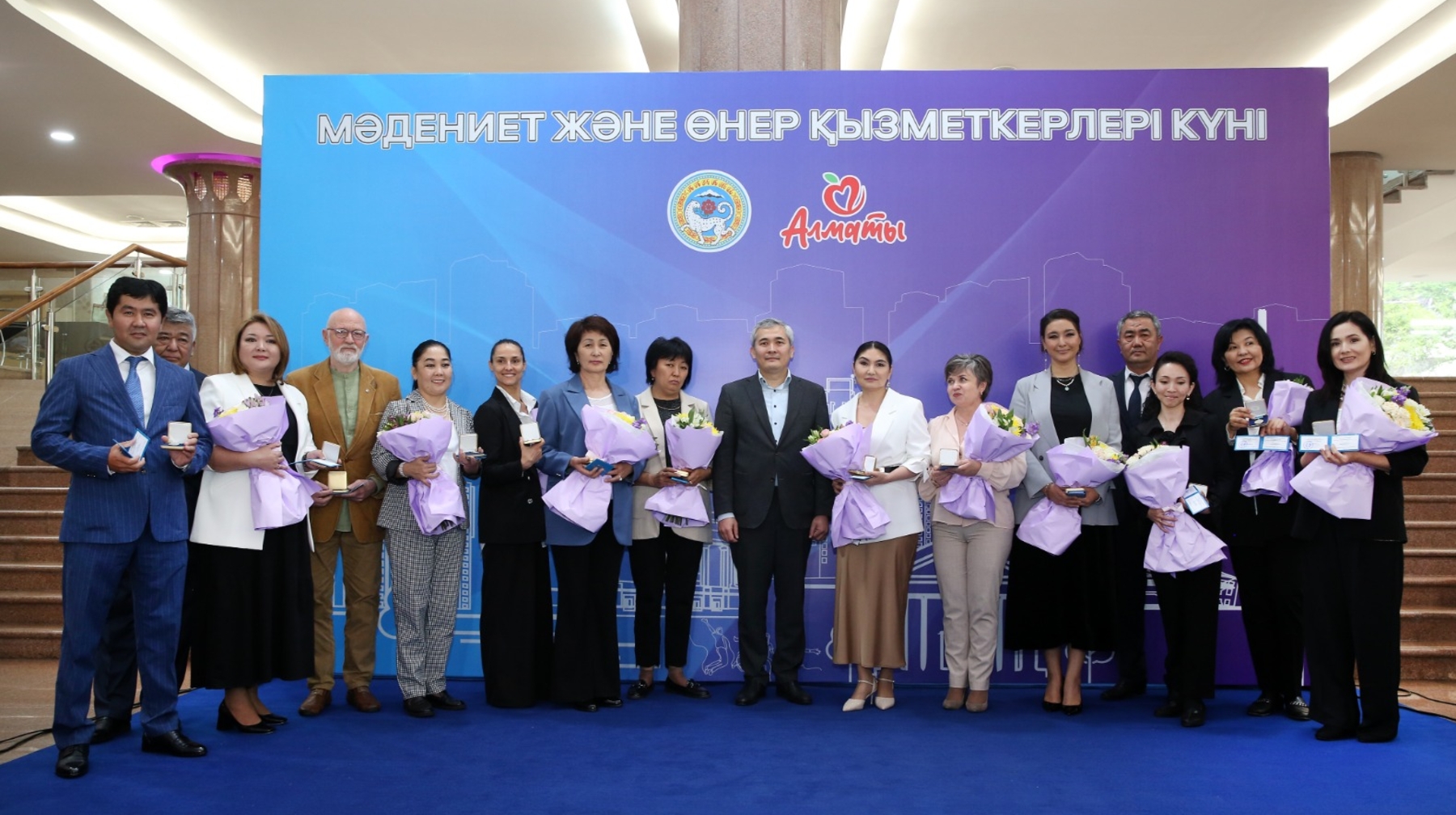 Алматыда мәдениет және өнер қызметкерлері марапатталды