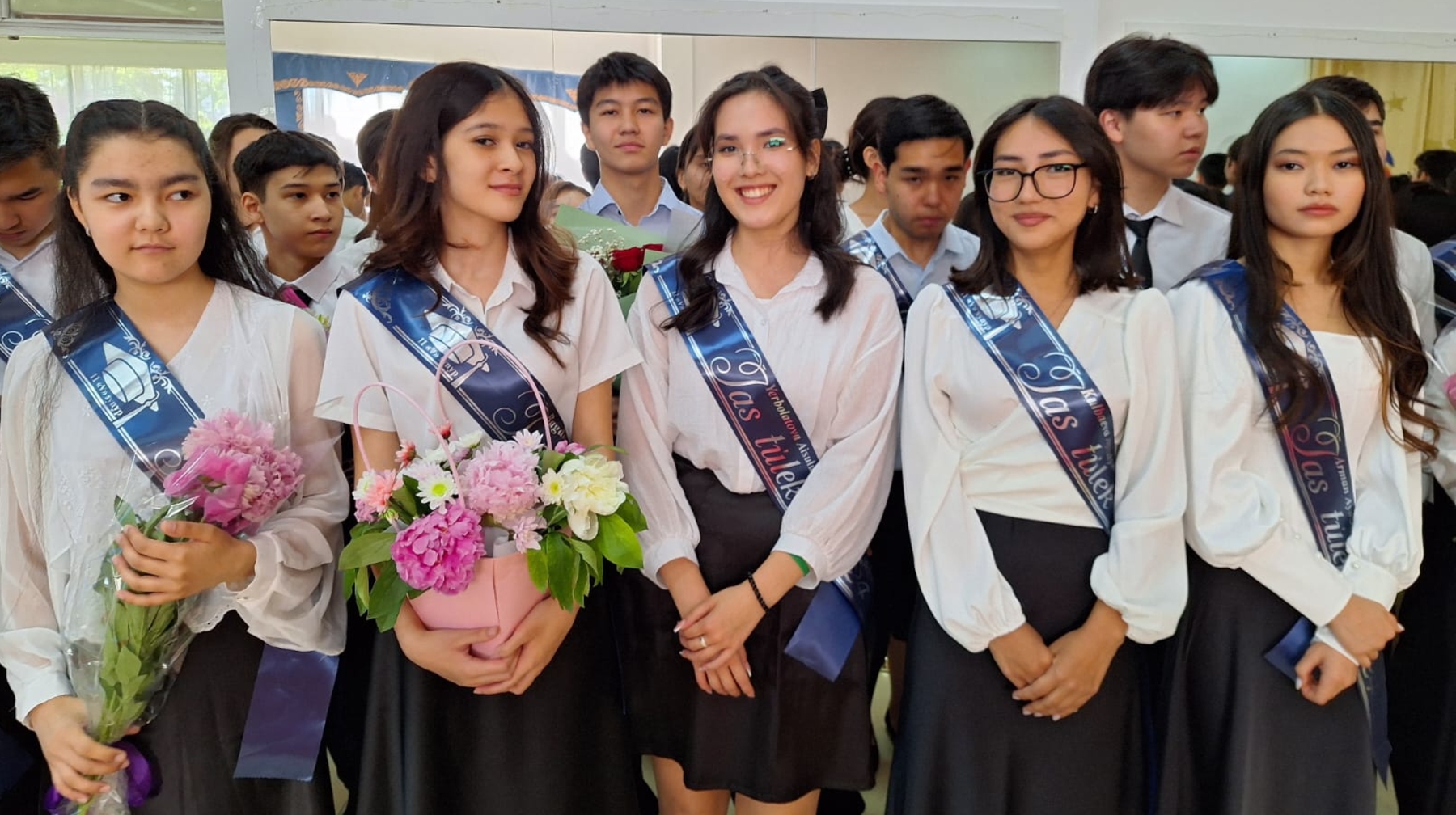 Қазақстан мектептерінде соңғы қоңырау соғылып жатыр