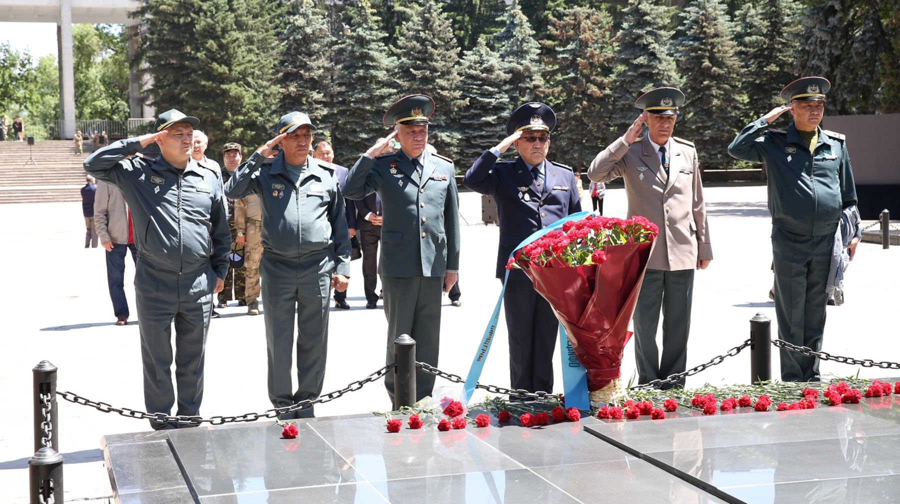 28 панфиловшылар саябағында Сағадат Нұрмағамбетовқа құрмет көрсетілді