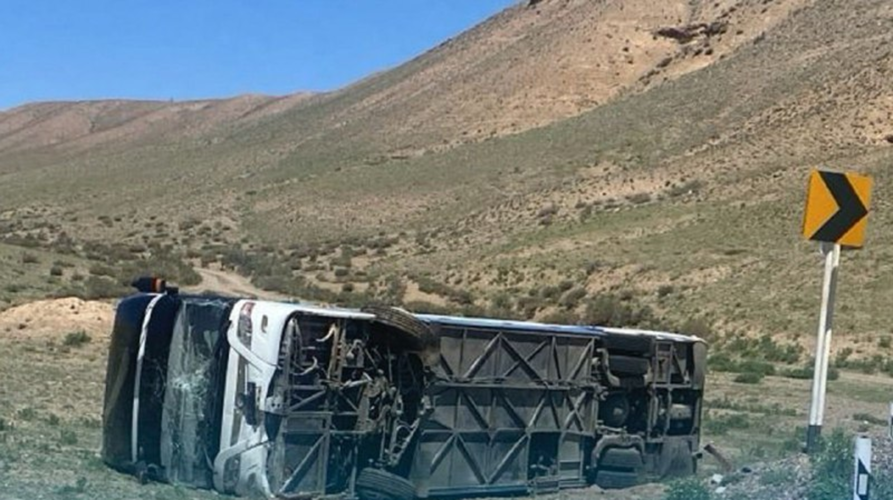 Алматы облысында жолаушылар автобусы аударылды