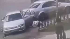 Бес жасар бала бес адамды қағып кетті