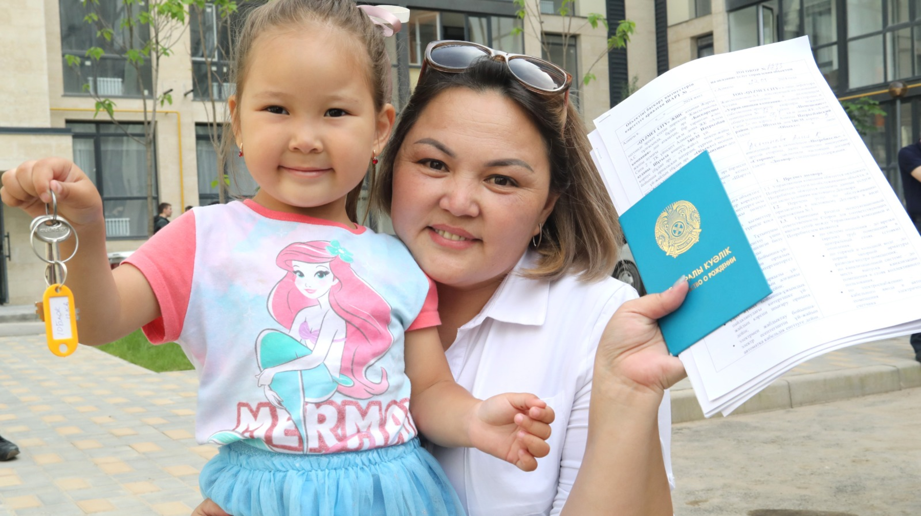 300-ге жуық алматылық жаңа пәтер кілтін алды