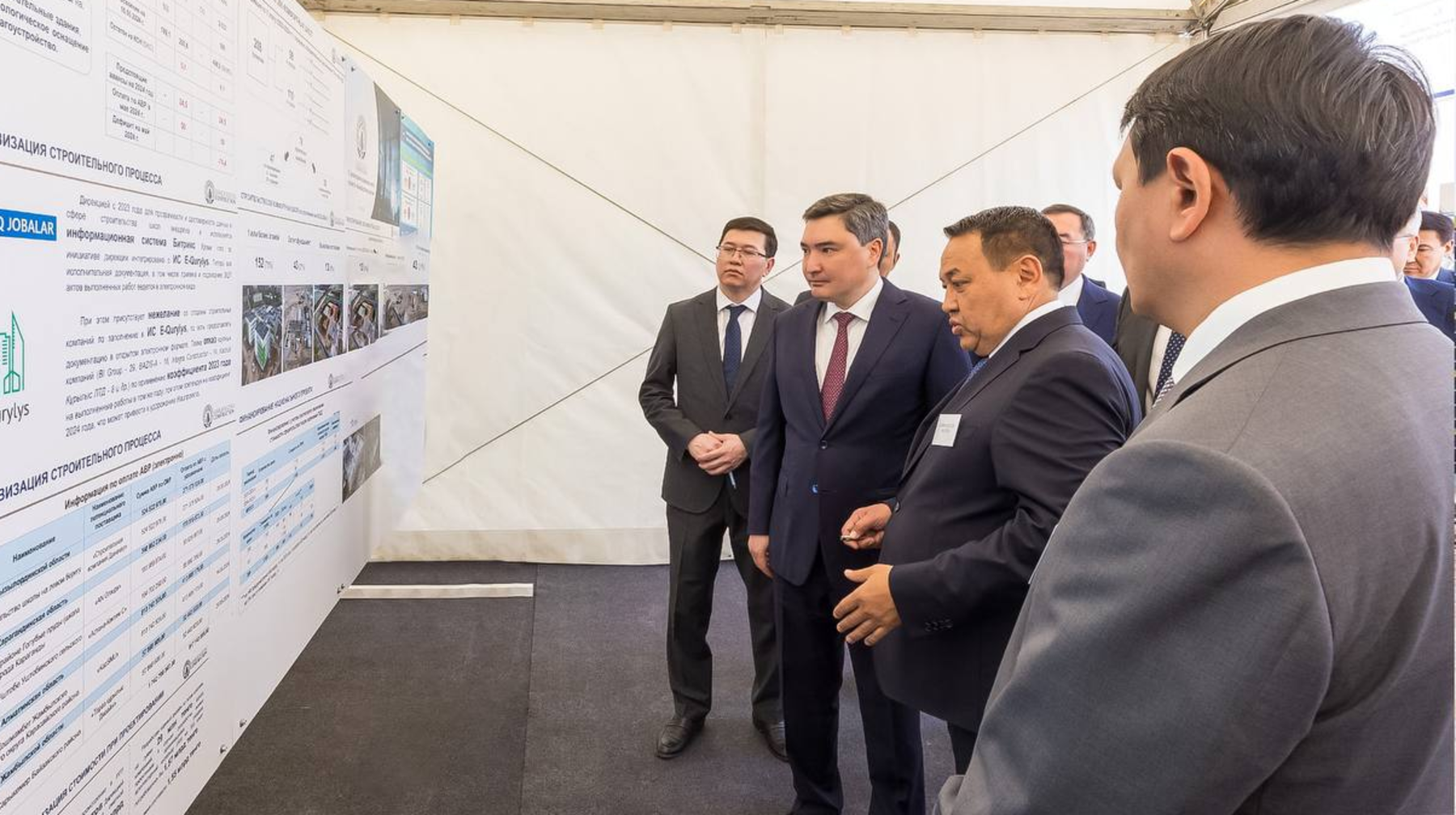 Премьер-министр Алатаудағы жаңа мектептің құрылысын тексерді