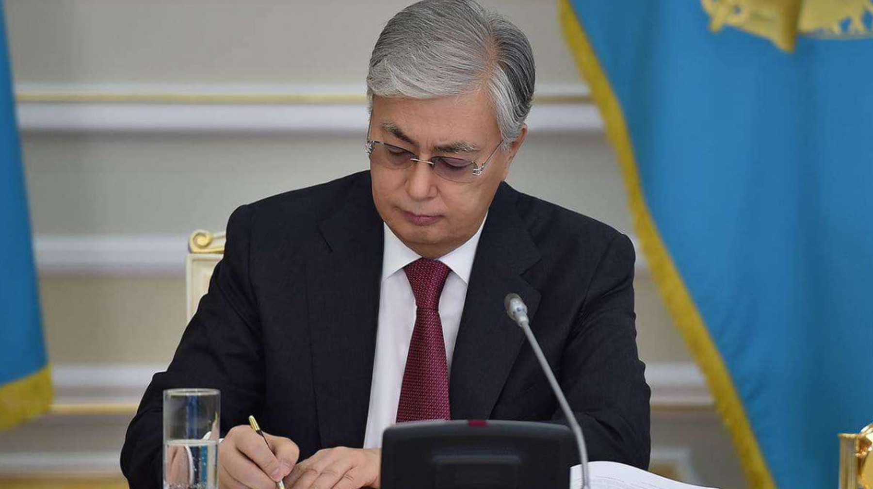 Президент Қасым-Жомарт Тоқаев Алматы қаласының әкімі Ерболат Досаевты қабылдады