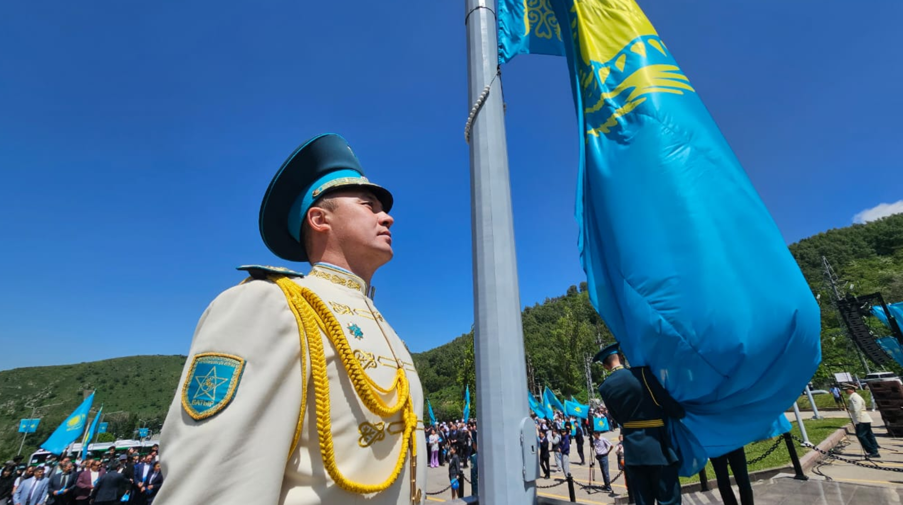 Алматыда мемлекеттік туды көтеру рәсімі өтті