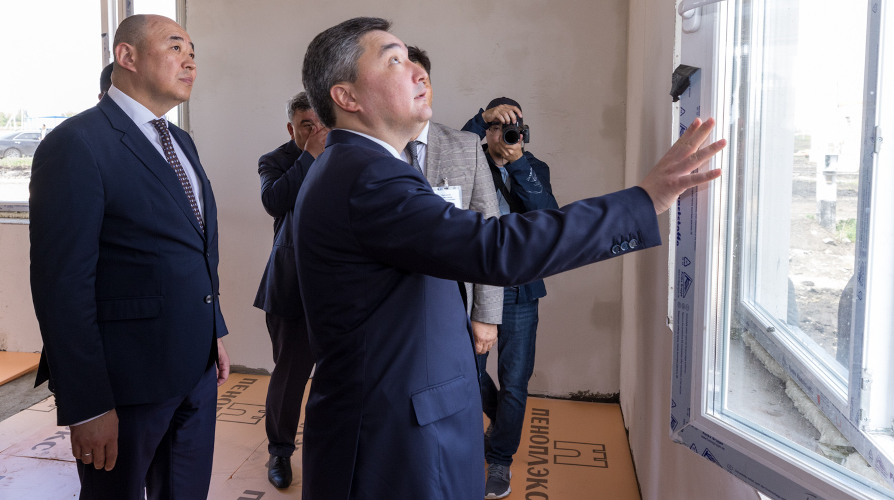 Олжас Бектенов су тасқынынан зардап шеккендер үшін тұрғын үй салу жұмыстарын тексерді