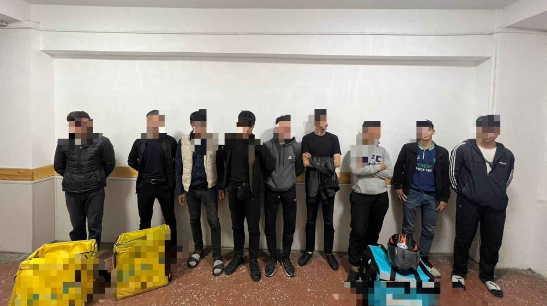 Алматыда полиция  заңсыз курьерлік қызметпен айналысқан шетелдіктерді анықтады 