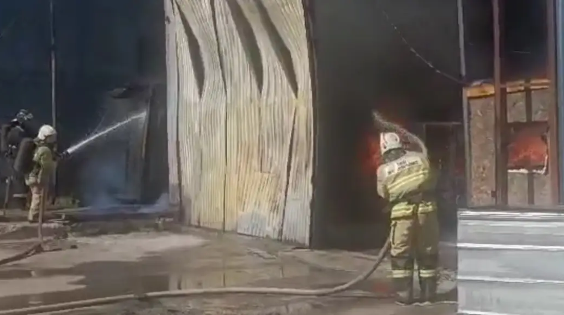 Алматының Жетісу ауданында қойма өртке оранды