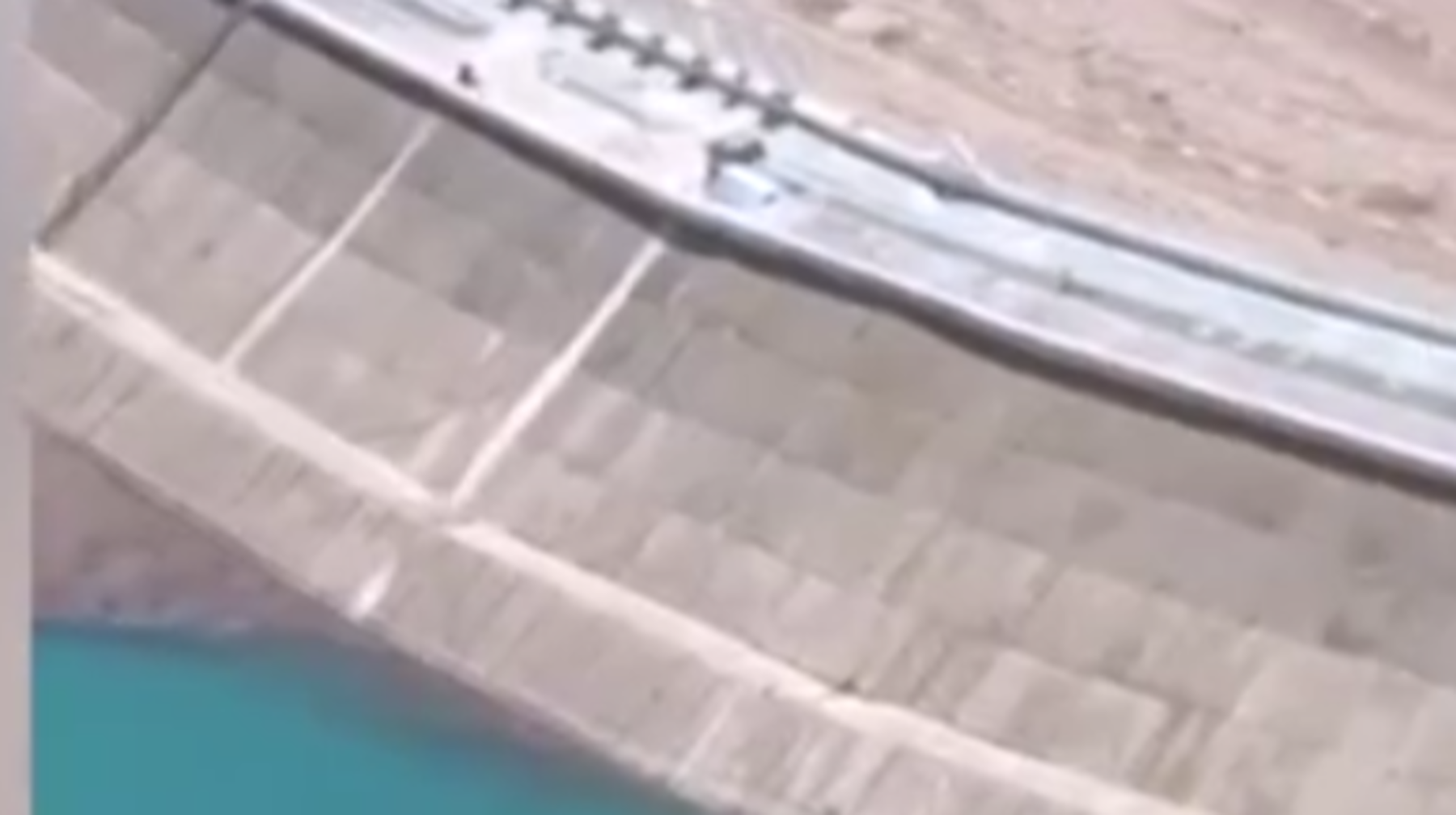 Өзбекстанда бөгет бұзылды