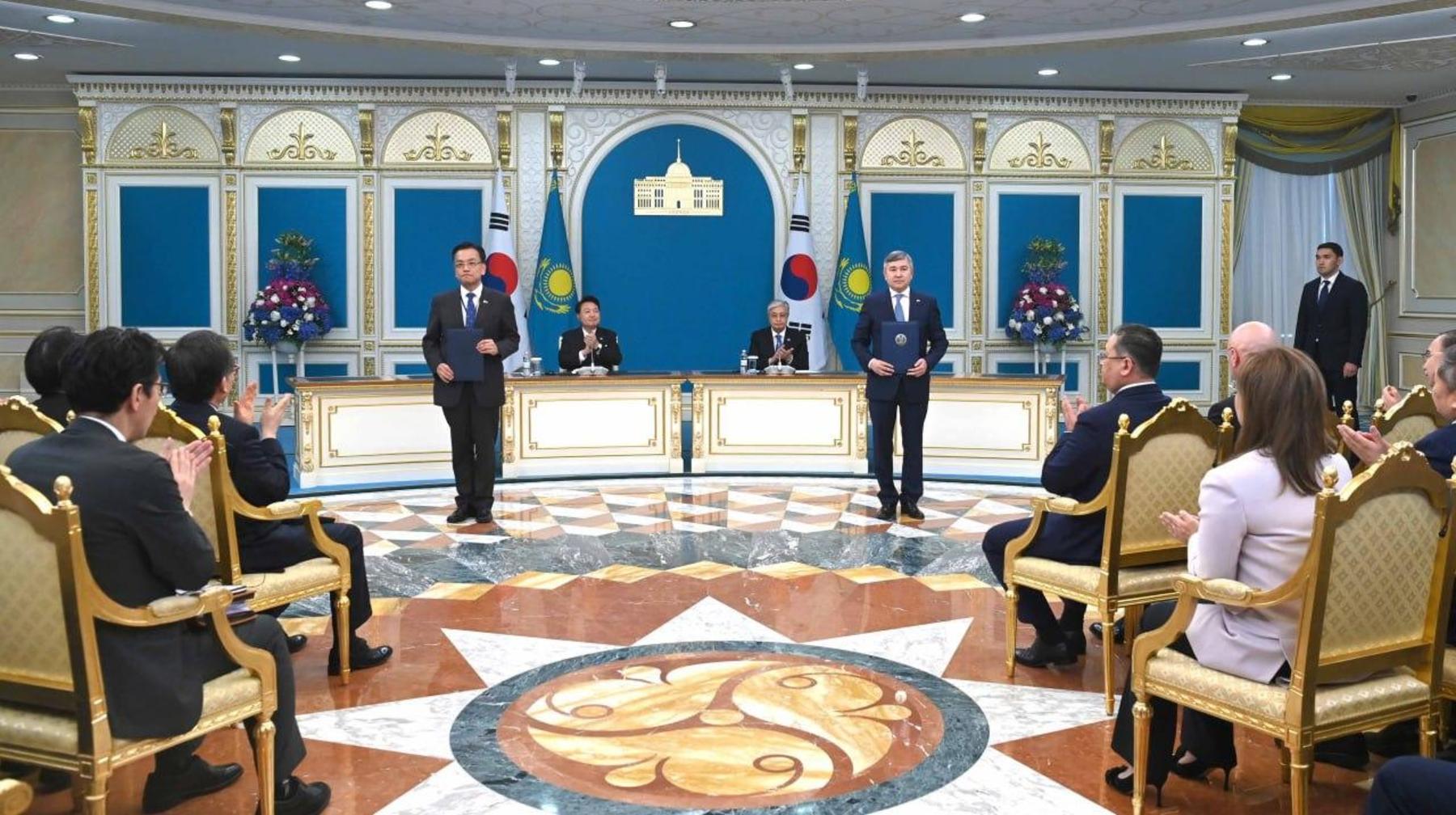 Қазақстан мен Корея ресми делегациясы бірқатар құжаттарға қол қойды