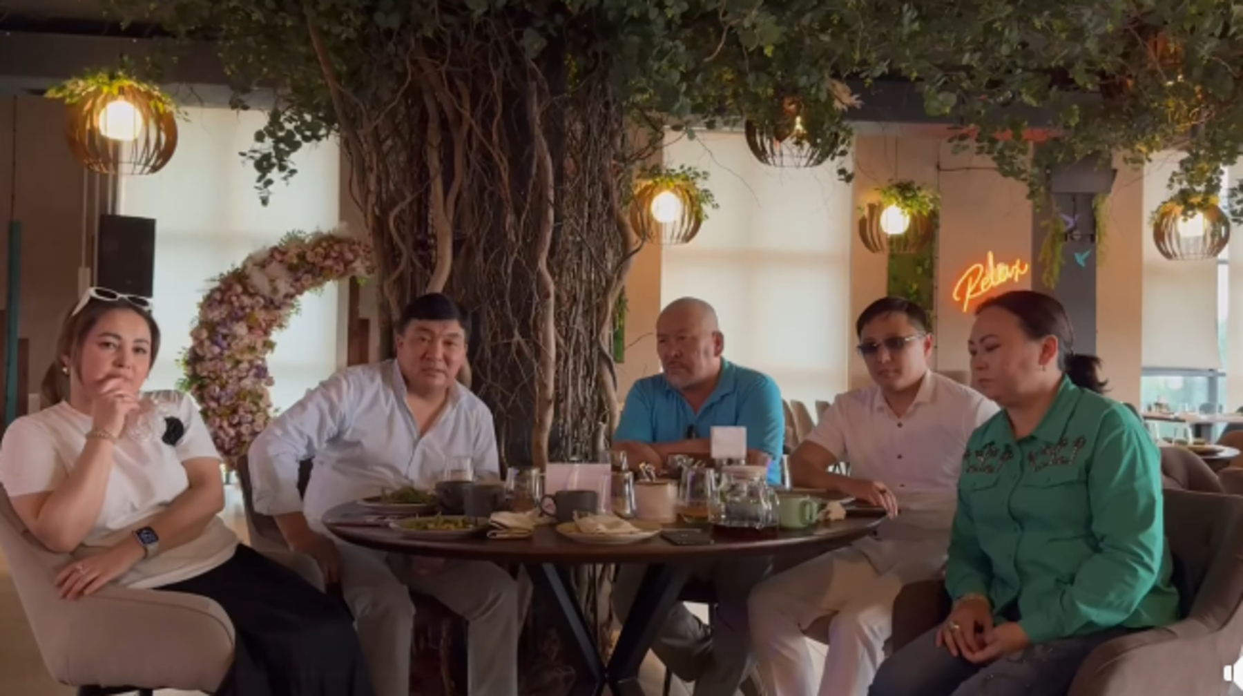 Бір топырақта туған екі ән