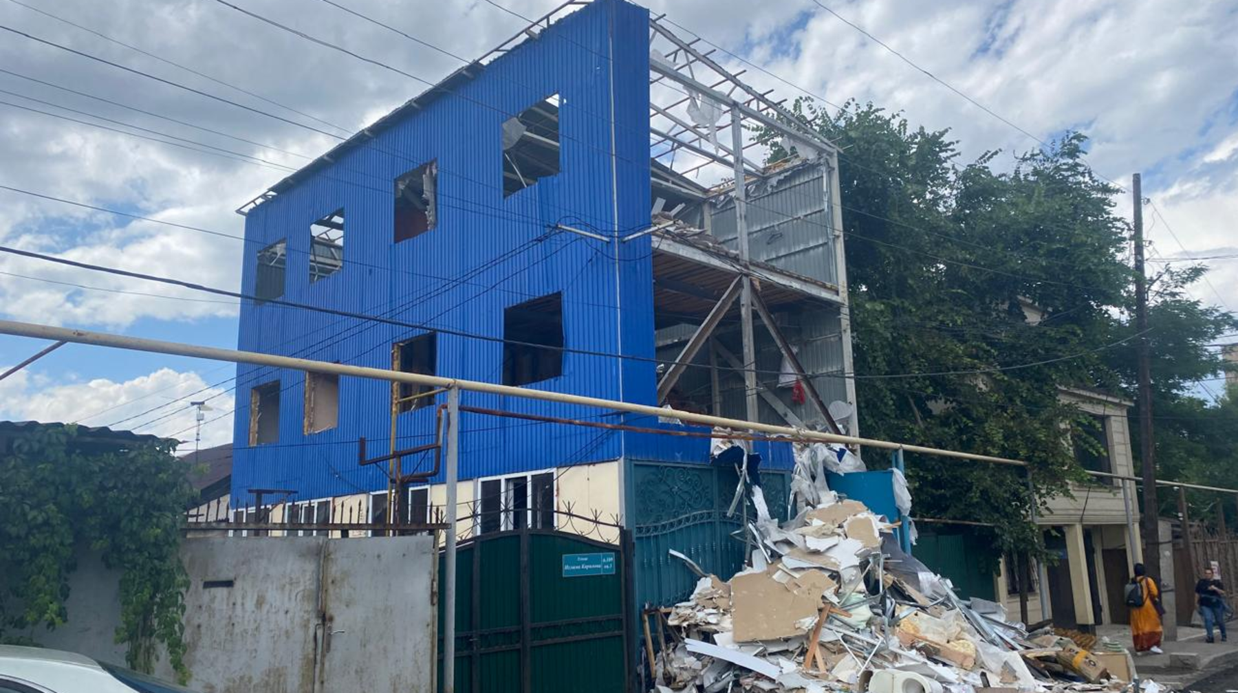 Алматыда соттың шешімі бойынша үш қабатты ғимарат бұзылады