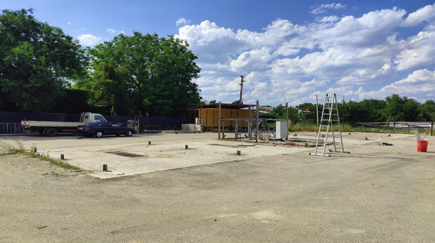 Алматыда сот шешімімен көлік жуу нысаны сүрілді