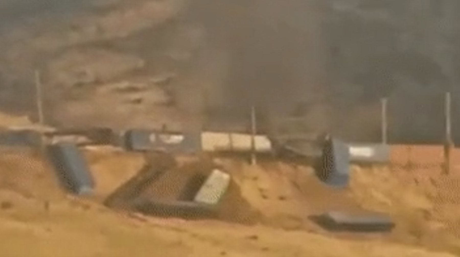 Бірнеше вагон рельстен шығып кетті