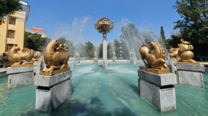 Алматыда «Алматы Жазы» акциясы аясында жұмыс істеп тұрған субұрқақтар маңын жинау мен тазалау жұмыстары басталды