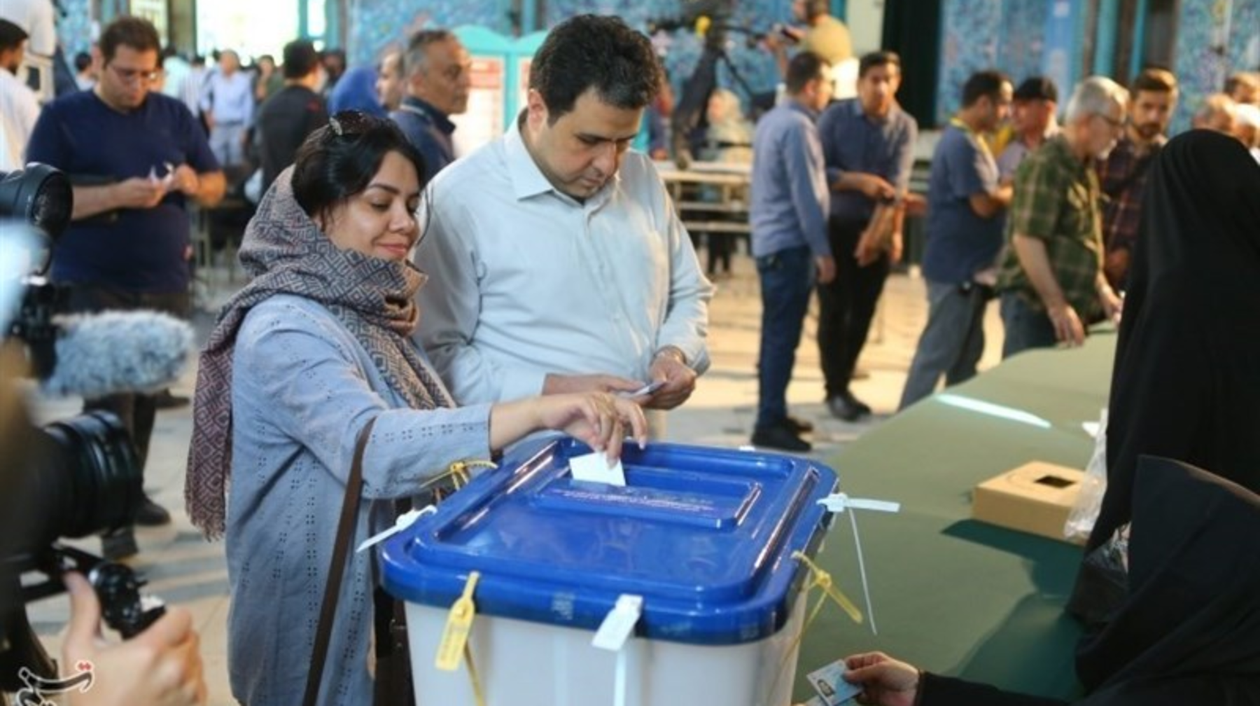 Иранда президент сайлауы басталды