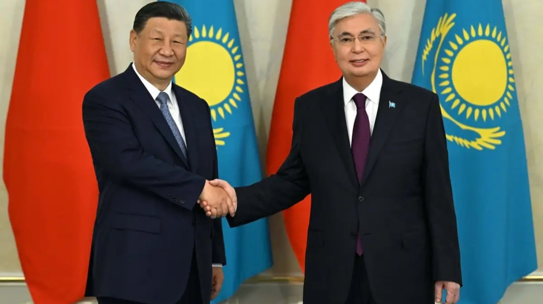 Президент Қасым-Жомарт Тоқаев пен ҚХР Төрағасы Си Цзиньпин шағын құрамда келіссөз жүргізді