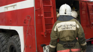 Алматыда үшқабатты ғимарат өртенді