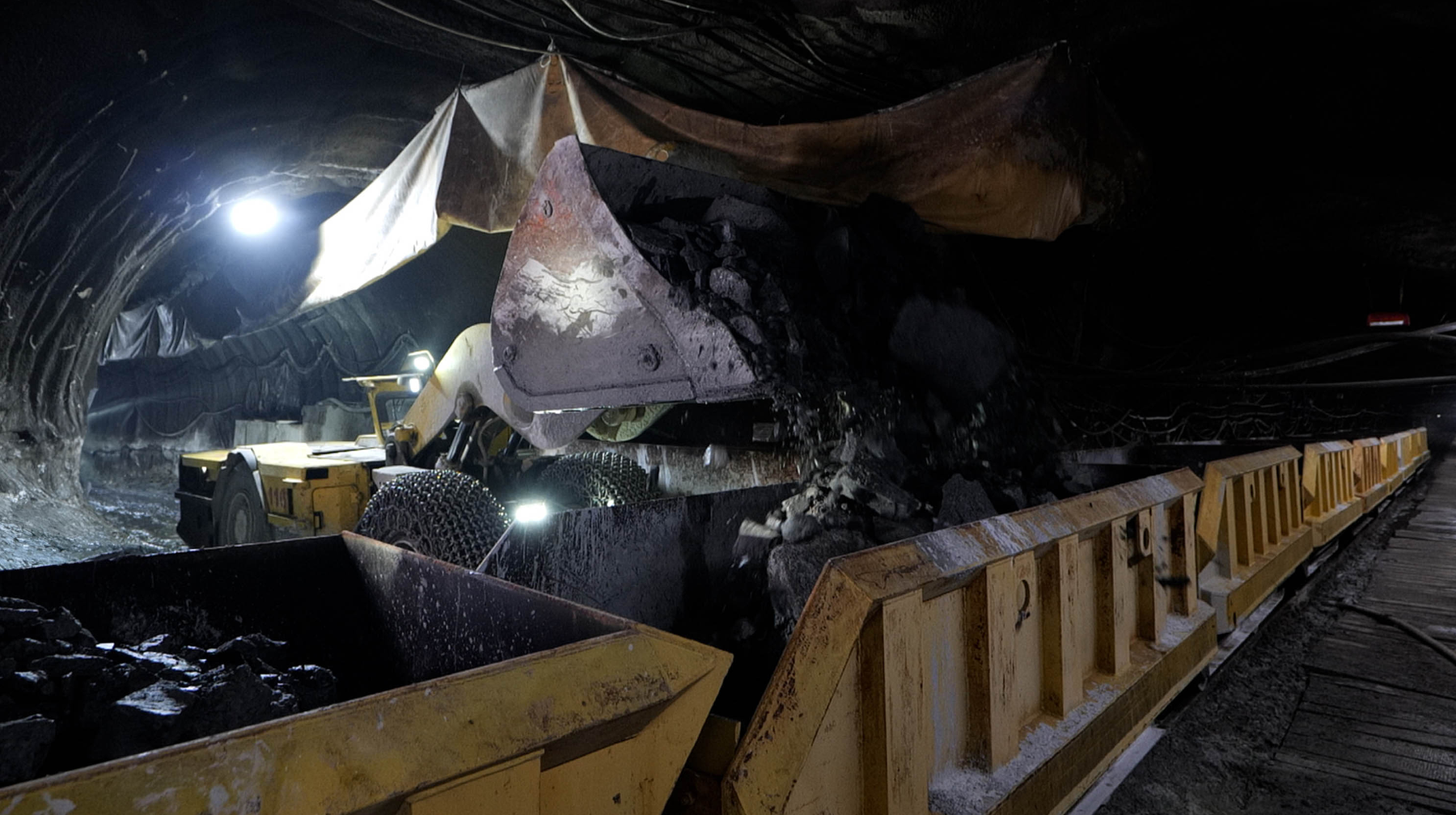 Мемлекет басшысы Хромтаудағы «Болашақ» шахтасының жұмысымен танысты