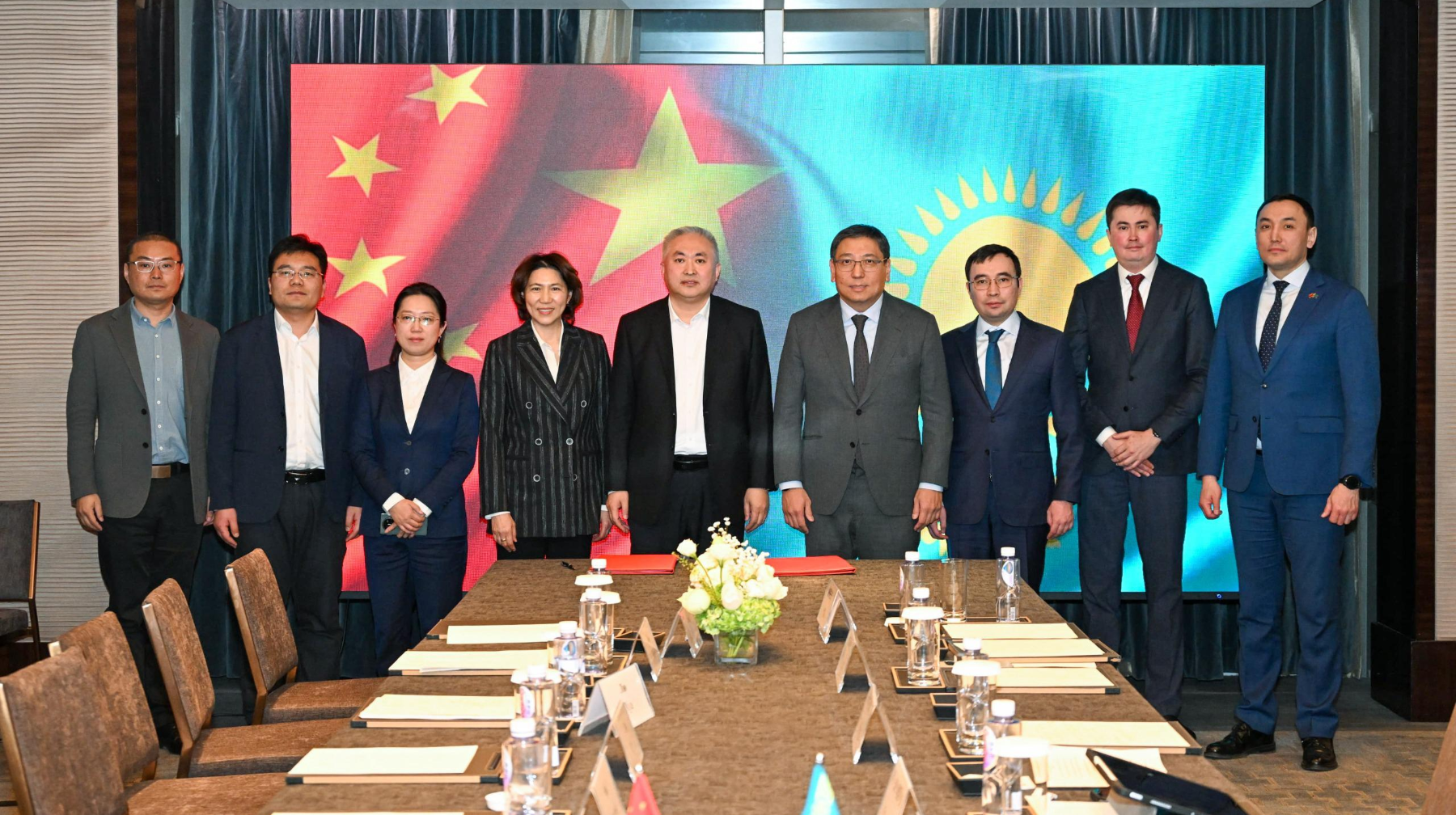 Алматы әкімі Ерболат Досаев пен Inspur Group басшылығы цифрлық шешімдер саласындағы әріптестіктің келешегін талқылады