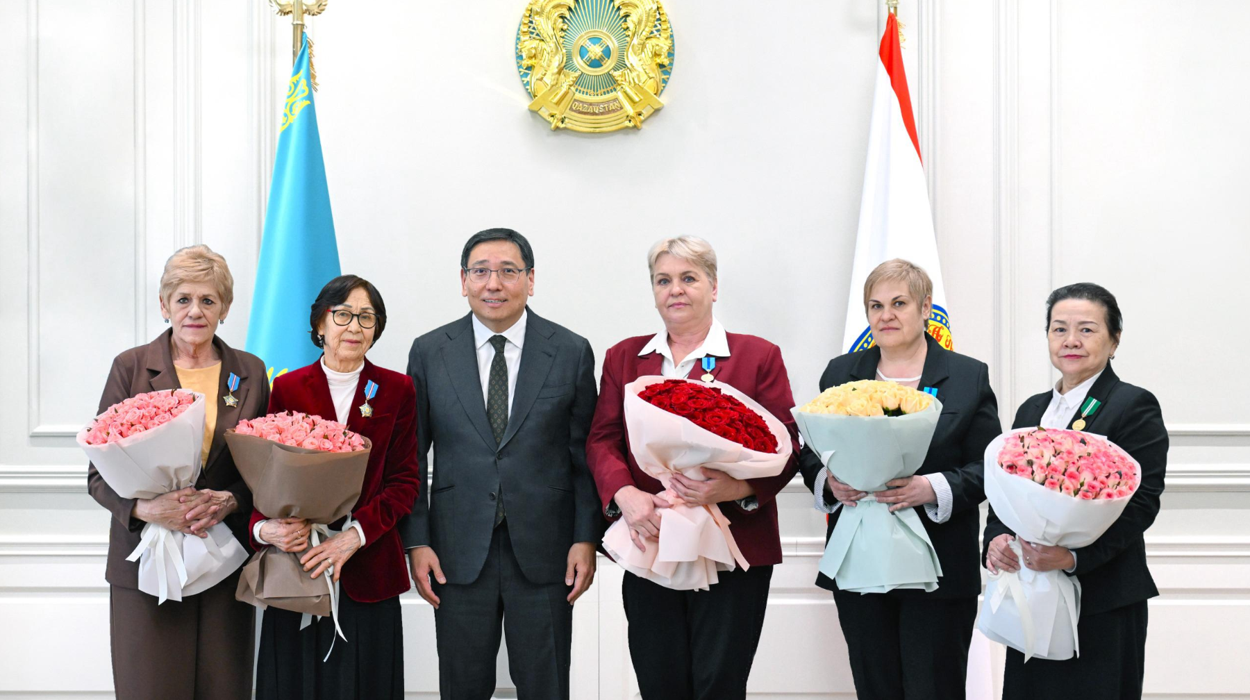 Алматы тұрғындары Мемлекет басшысынан ордендер мен медальдар алды