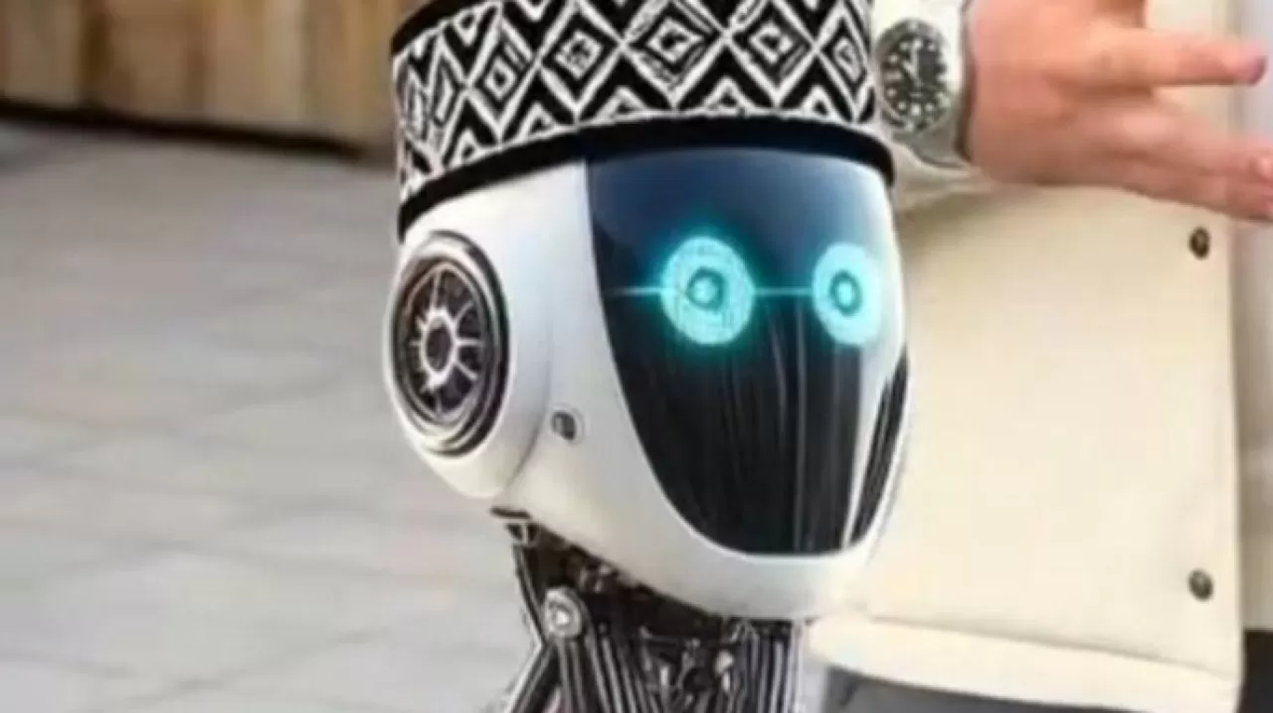 Палау пісіретін робот 