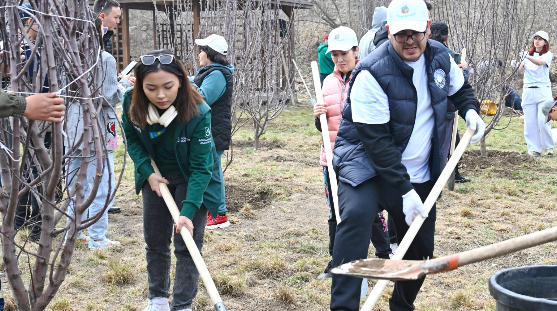 «ТАЗАРУ КҮНІ»  Өнерпаздар тұрғындарды эко-акцияға шақырды