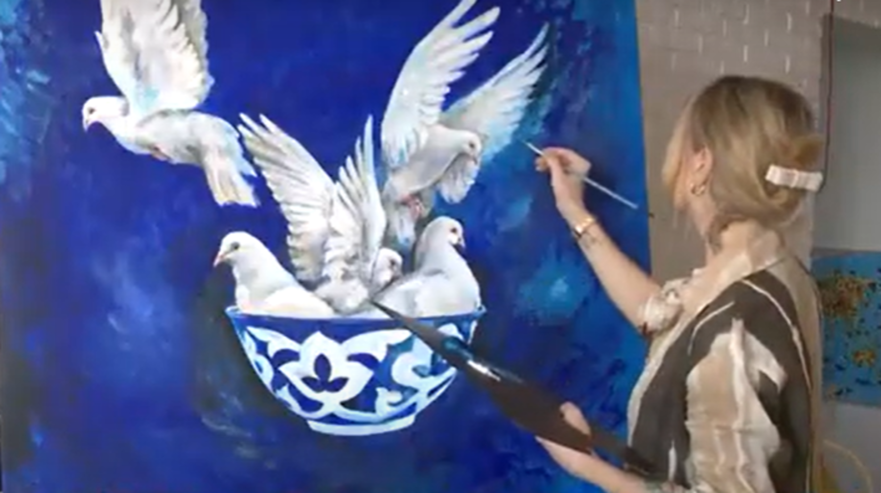 Этно-шик стилінде жұмыс істейтін алматылық суретшінің еңбектері шетелдіктердің назарын аударды