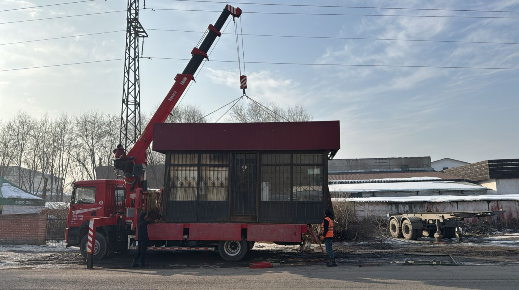 Алматының Түрксіб ауданында 33 заңсыз сауда нысаны мен 16 күш өлшеуіш бұзылды