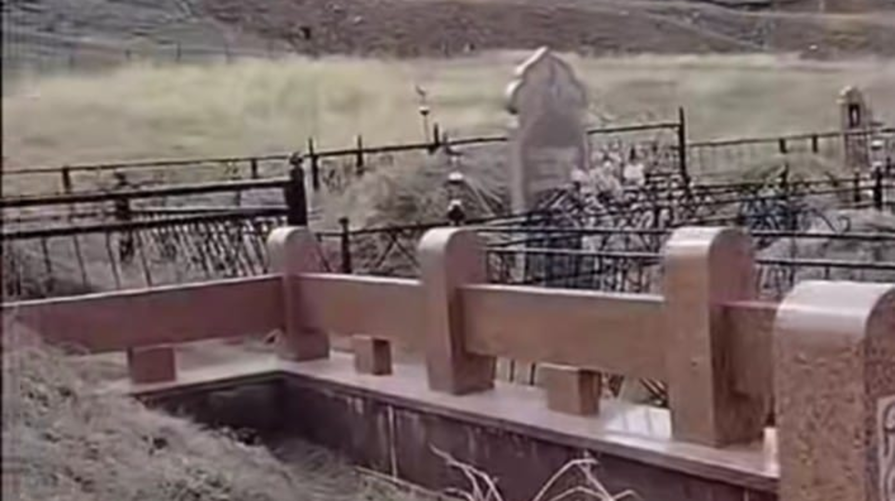 Зиратты қиратып кеткен 