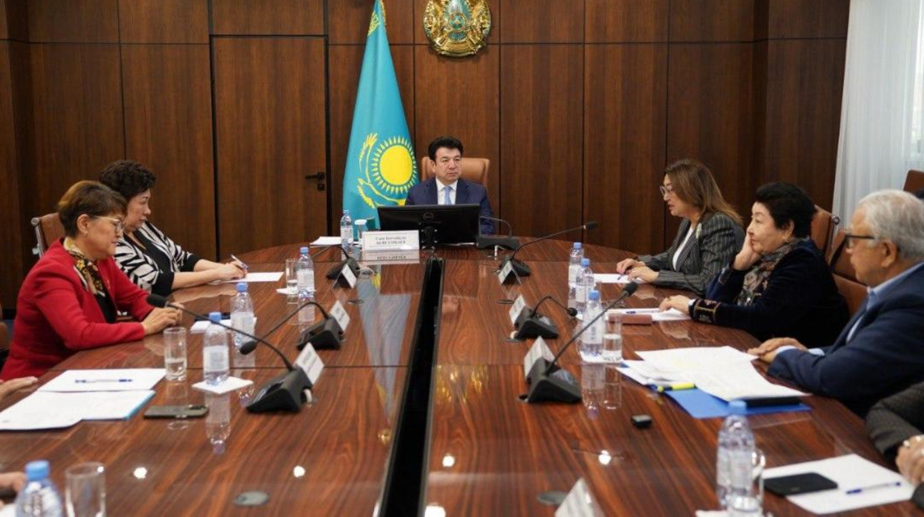 Ғани Бейсембаев оқу-ағарту саласының ардагерлер кеңесінің отырысына қатысты